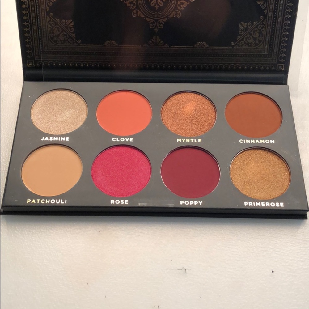 ACE BEAUTE GRANDIOSE EYESHADOW PALETTE